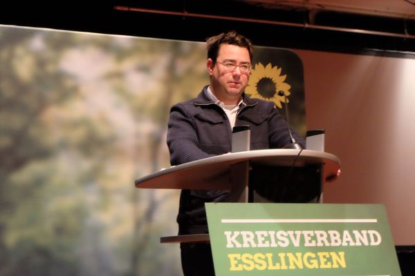 Der Wahlkreis Esslingen entsendet mit Dr. Sebastian Schäfer, B90/Die 
Grünen, einen erfahrenen Politikprofi in den Deutschen Bundestag