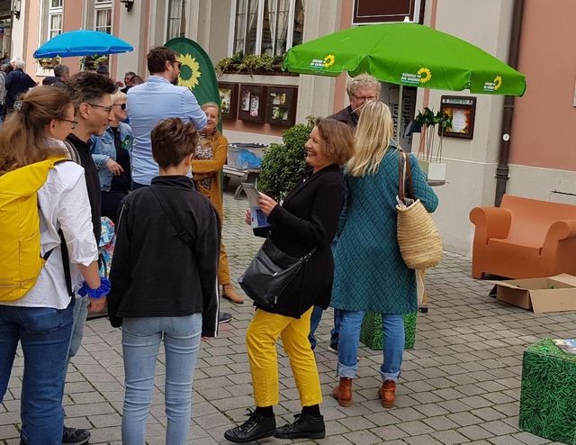Wahlkampfstand, Athleteneck beim Brunnen